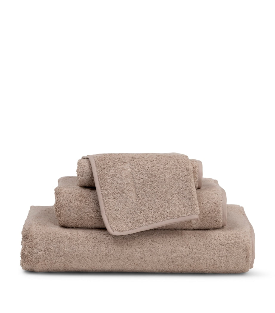 Frette Unito wash cloth 30cm x 30cm, imported from the UK