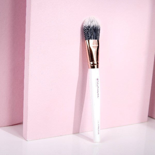 Brushworks White & Gold Foundation Brush GOODS Superdrug   