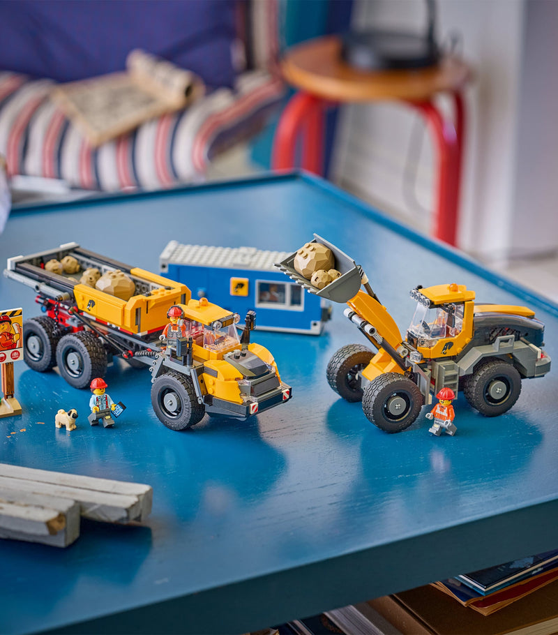 Lego City Dump Truck and Front End Loader toy set 1132 pieces, imported from the UK