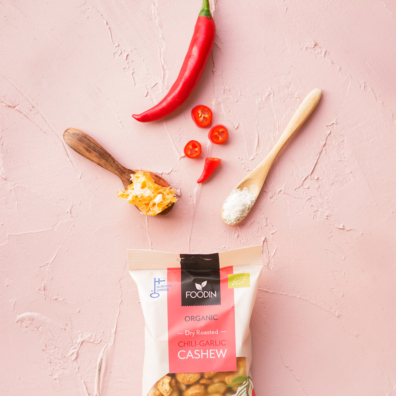 Organic chili-garlic cashew nuts 8x120g (British brand)
