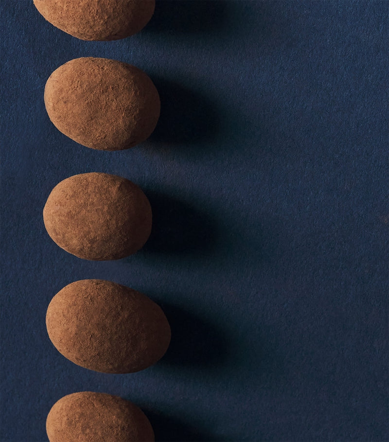 Harrods cocoa-dusted almonds 325g, UK version