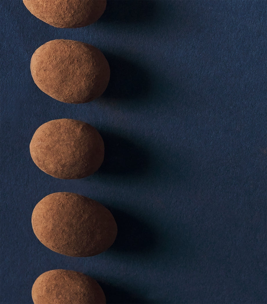 Harrods cocoa-dusted almonds 325g, UK version