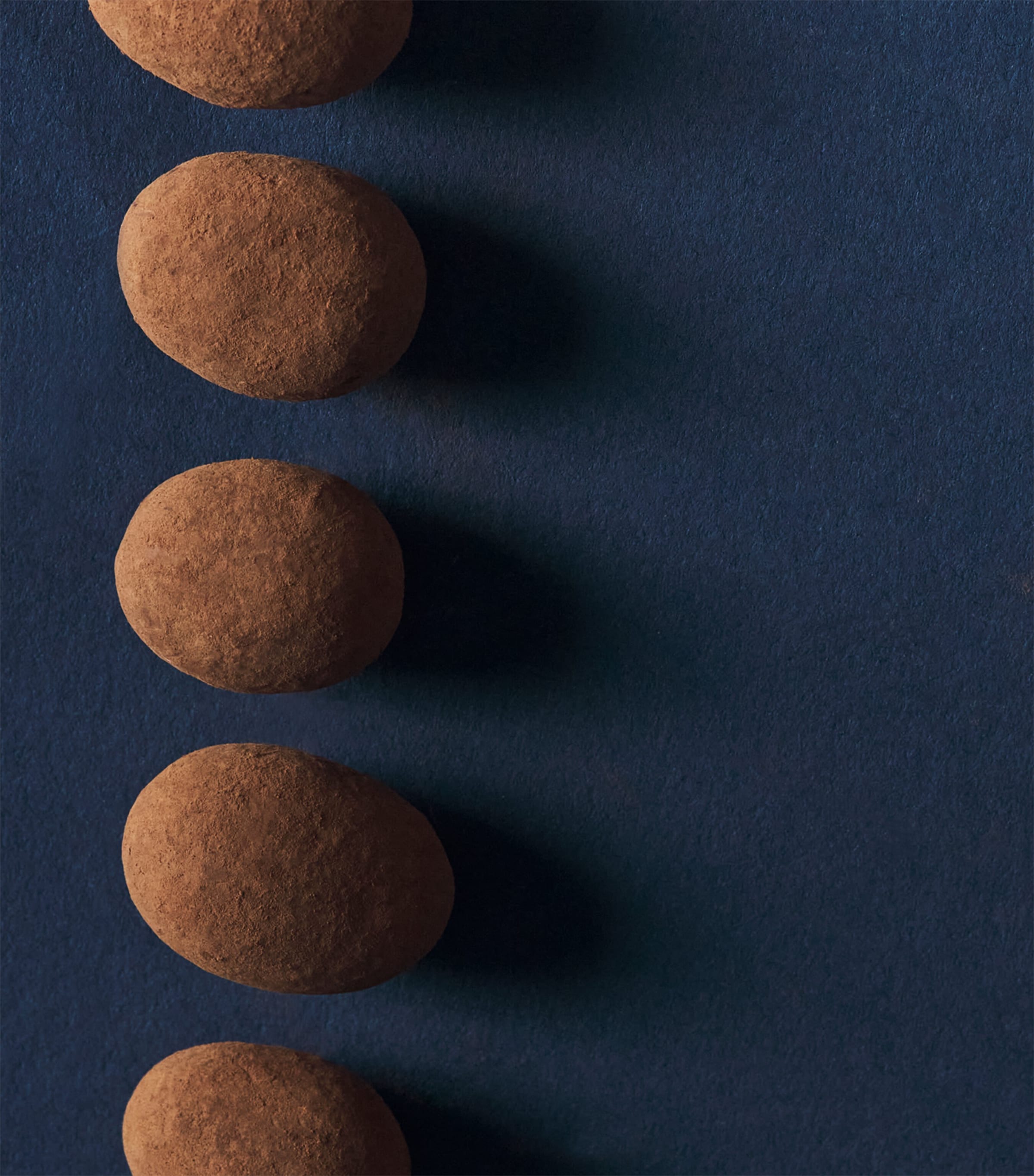 Harrods cocoa-dusted almonds 325g, UK version
