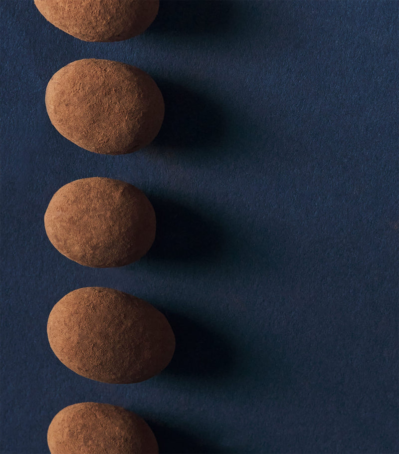 Harrods cocoa-dusted almonds 325g, UK version