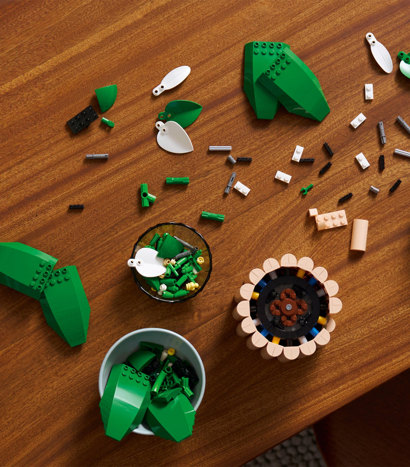 Lego Botanical Peace Lily building set, UK version