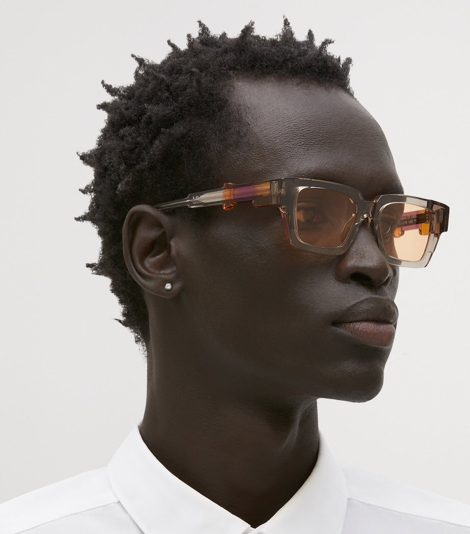Kuboraum Maske I01 Acetat-Sonnenbrille, britische Version