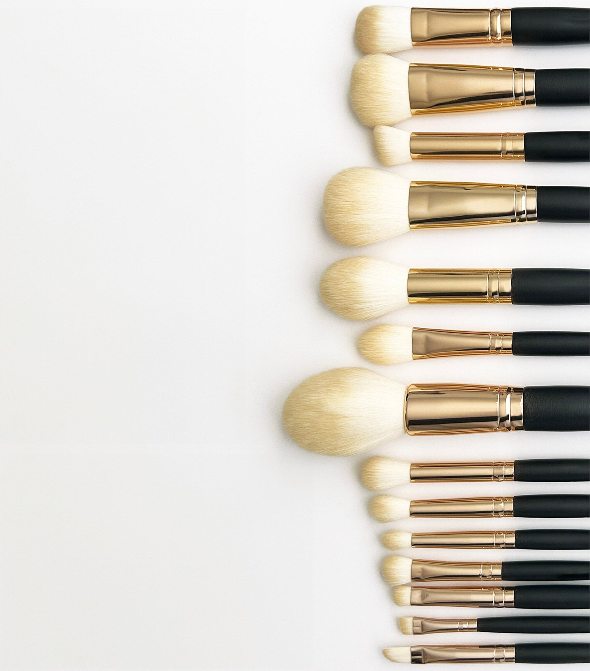Vieve 14-piece makeup brush set with luxury canister (British brand)