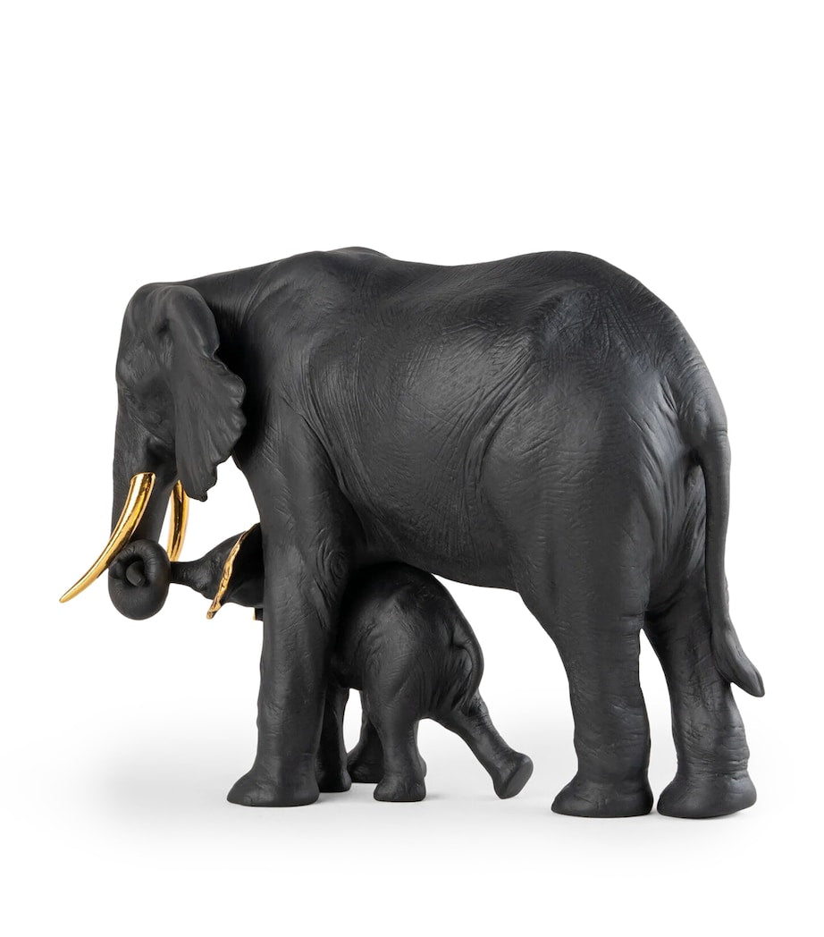 Lladró porcelain figurine of elephant mother and child, imported from the UK