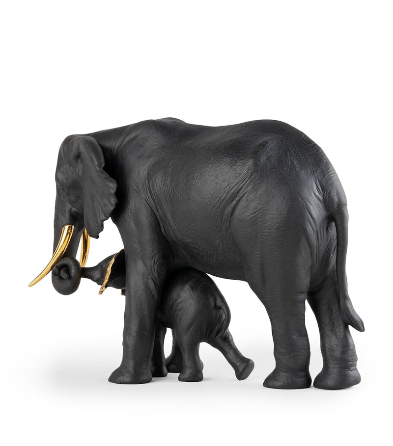 Lladró porcelain figurine of elephant mother and child, imported from the UK