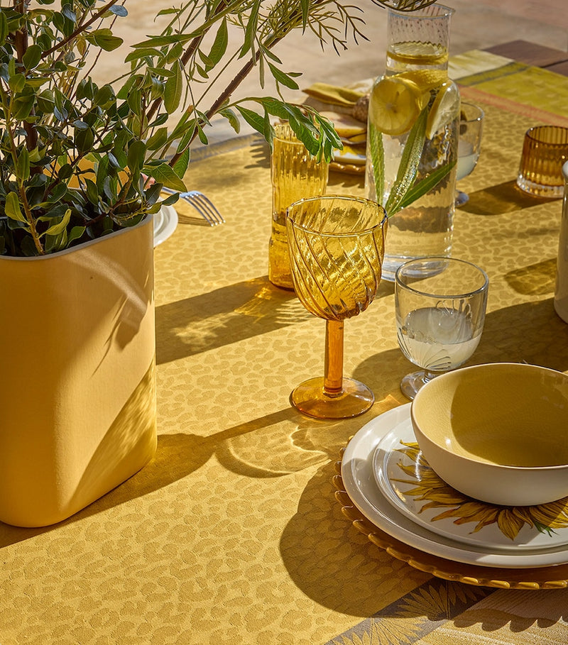 Le Jacquard Français Sinharâja coated tablecloth 175cm x 320cm, UK version