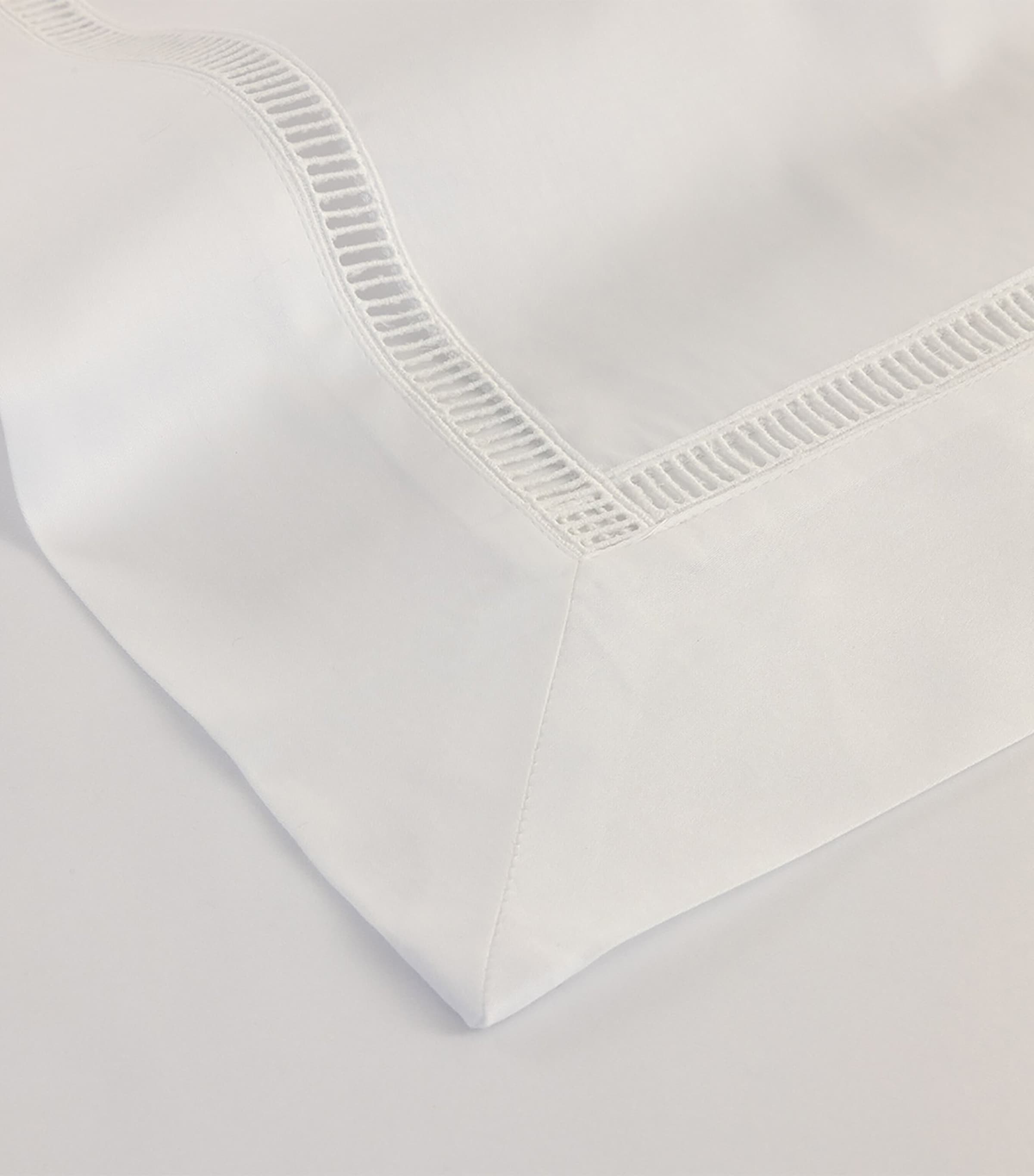 Yves Delorme Colisée Blanc Super King flat sheet (British brand)