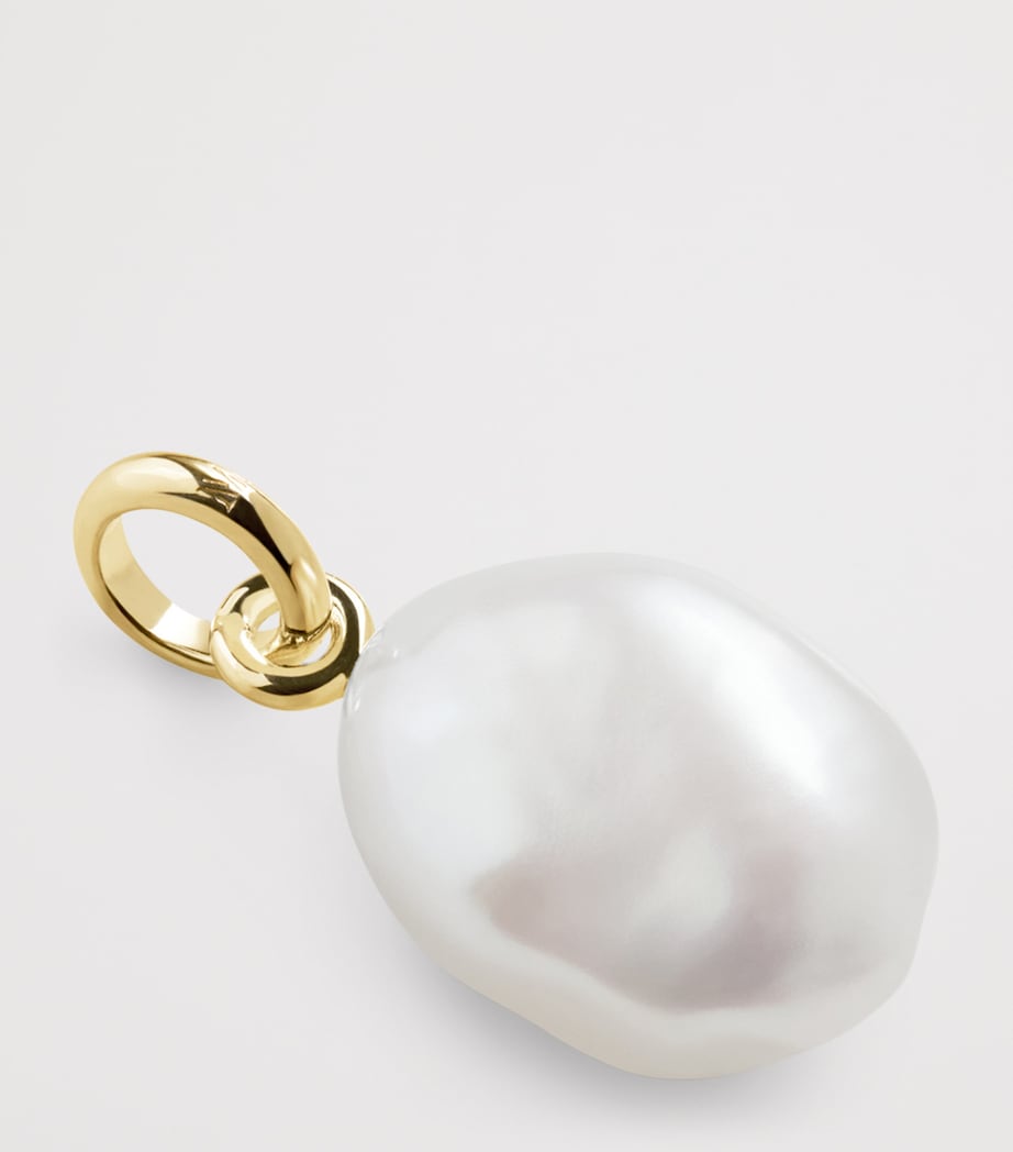 Monica Vinader baroque pearl charm in yellow gold - British product