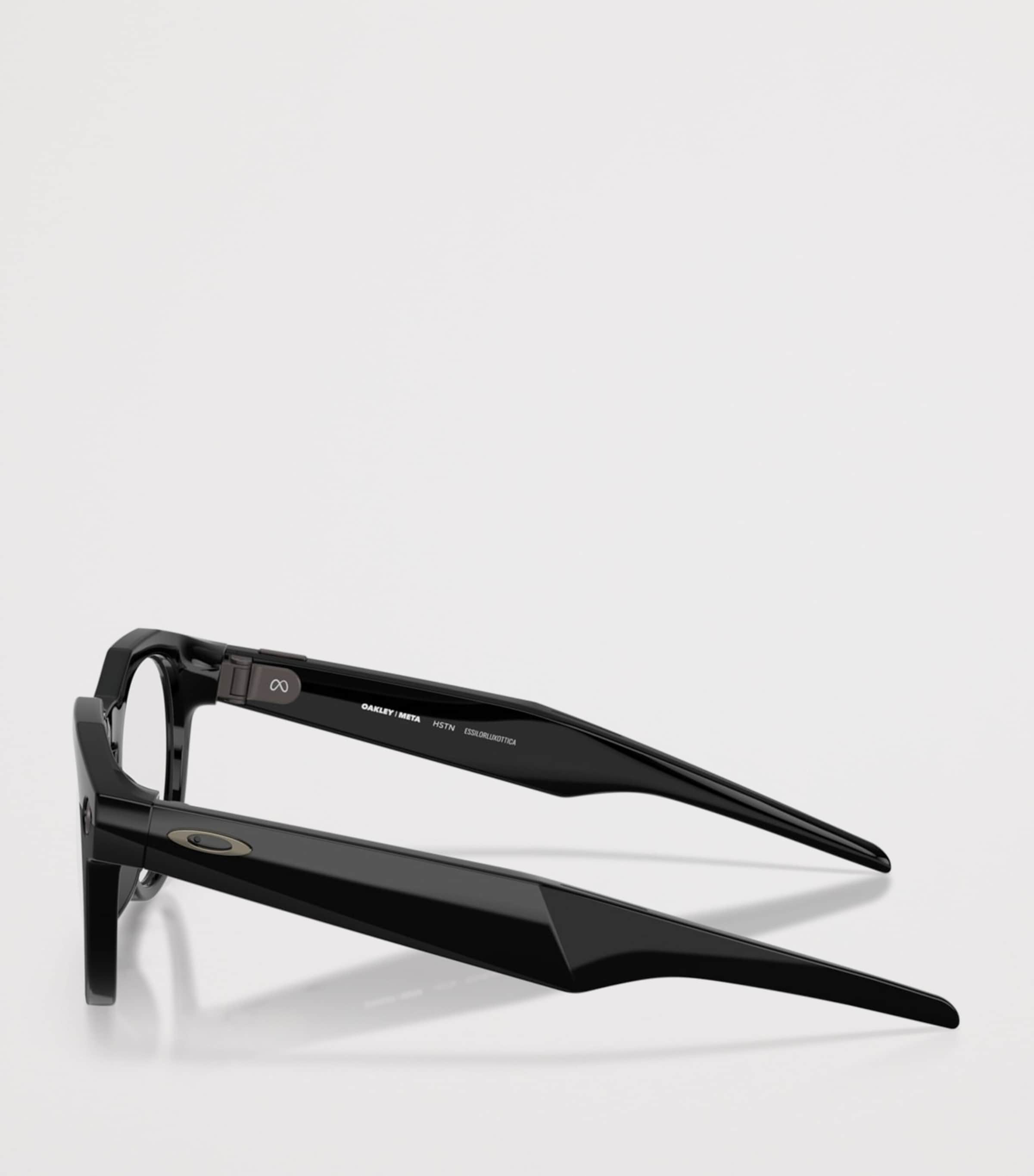 Oakley Meta AI HSTN smart sunglasses with Transitions lenses (British brand)