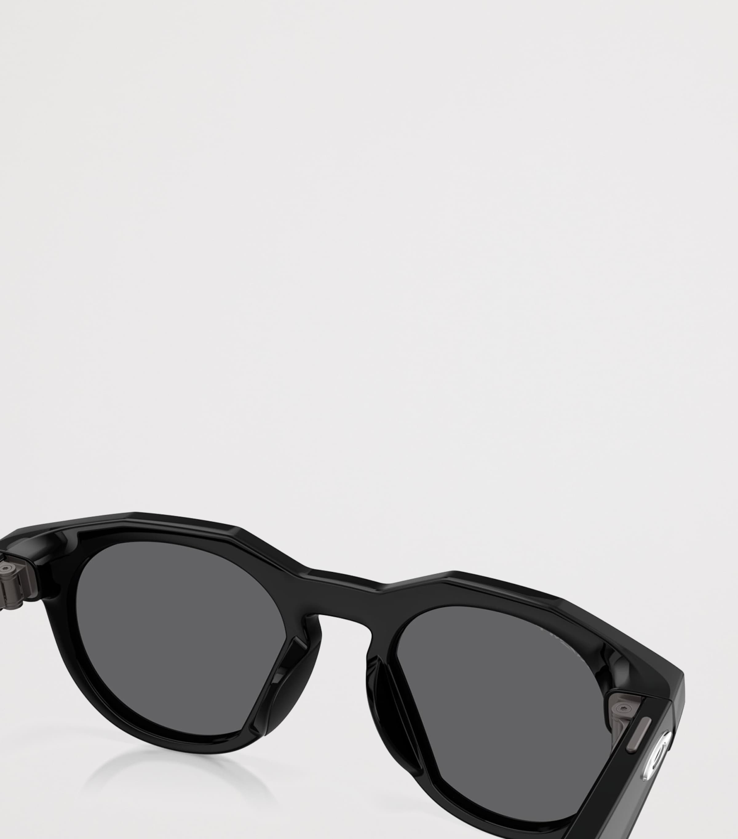 Oakley Meta AI HSTN sunglasses (British brand)
