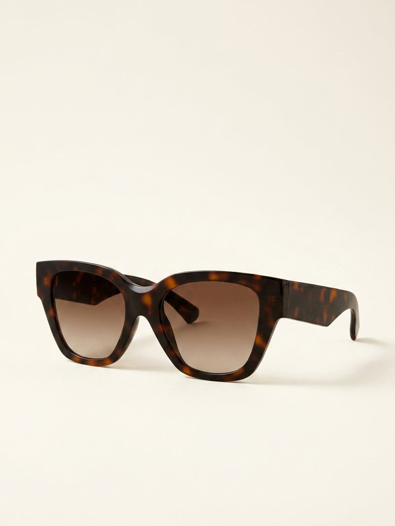 Burberry women's square sunglasses with gradient lenses - British product