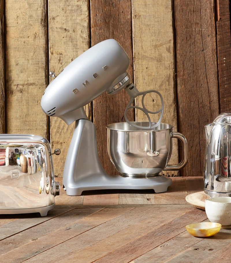 Smeg Retro Kettle with stainless steel body and retro design (British brand)
