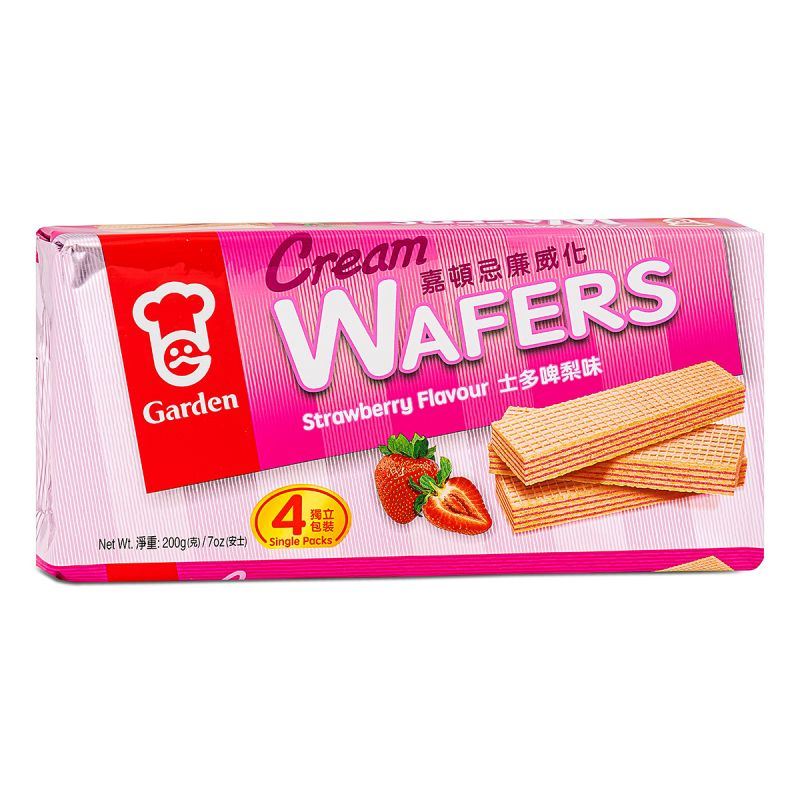 Garden strawberry cream wafers, sweet snack - British product
