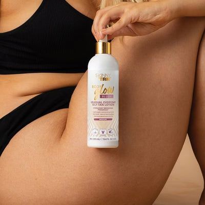 Superdrug Skin & Tan Lotion de bronzage progressif Body Glow Blush Medium 280 ml - Acheter en ligne chez McGrocer