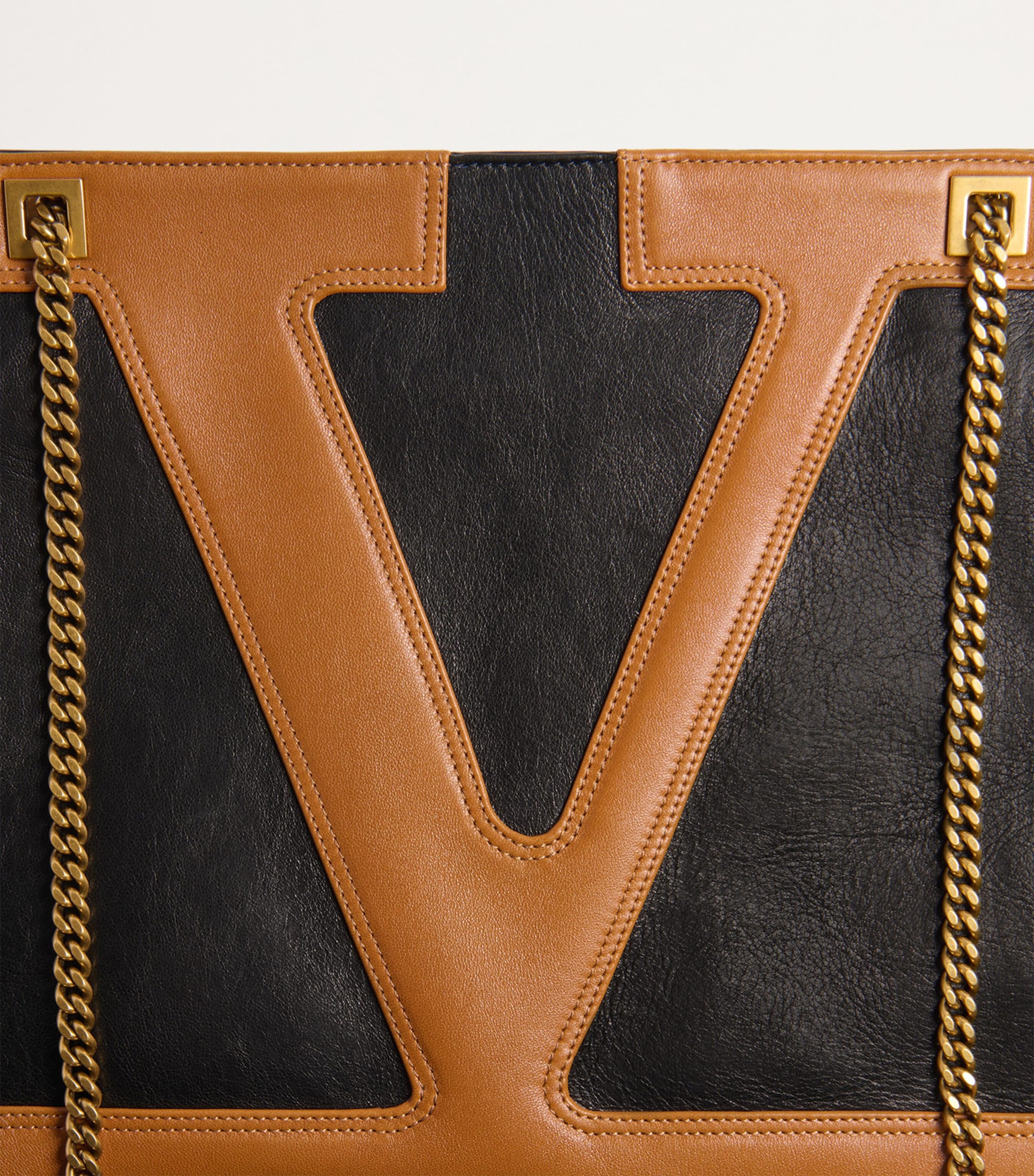 Valentino Garavani Viva Superstar medium tote bag - British product