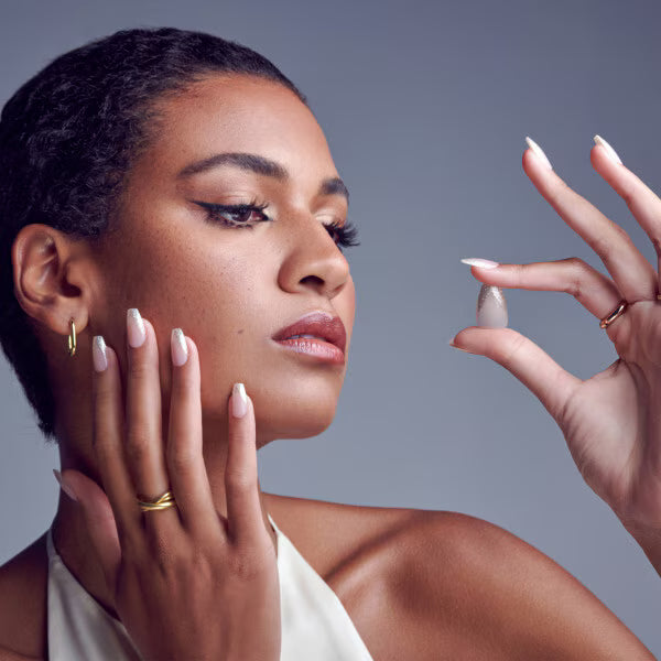 Kit d'ongles en gel KISS beige moyen 30 pièces - Produit britannique