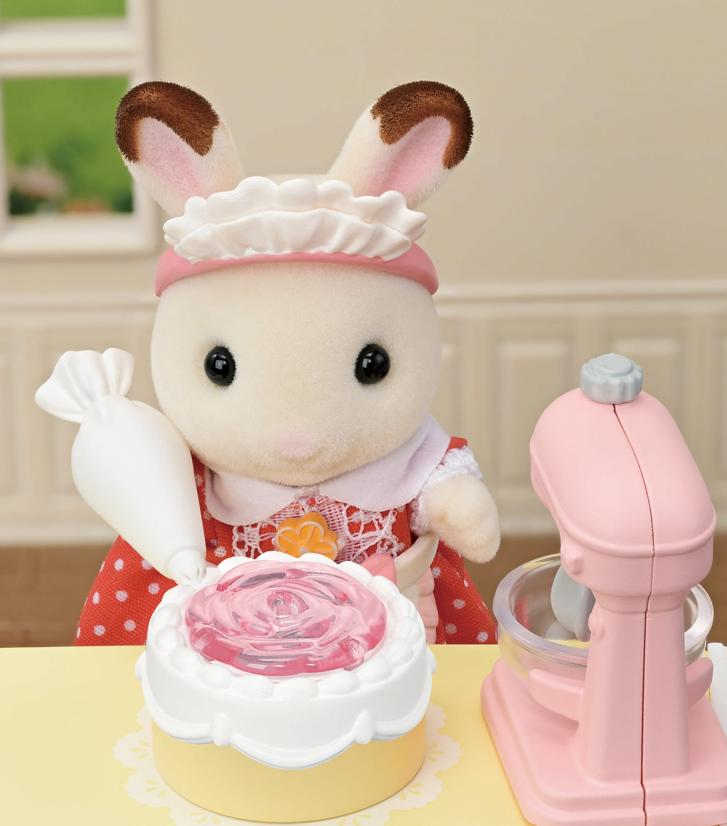 Sylvanian Families Village Cake Shop Starter Set toy playset (British brand)