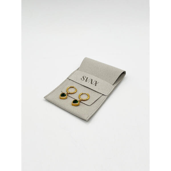 SVNX emerald green heart hoop earrings in gold, UK version