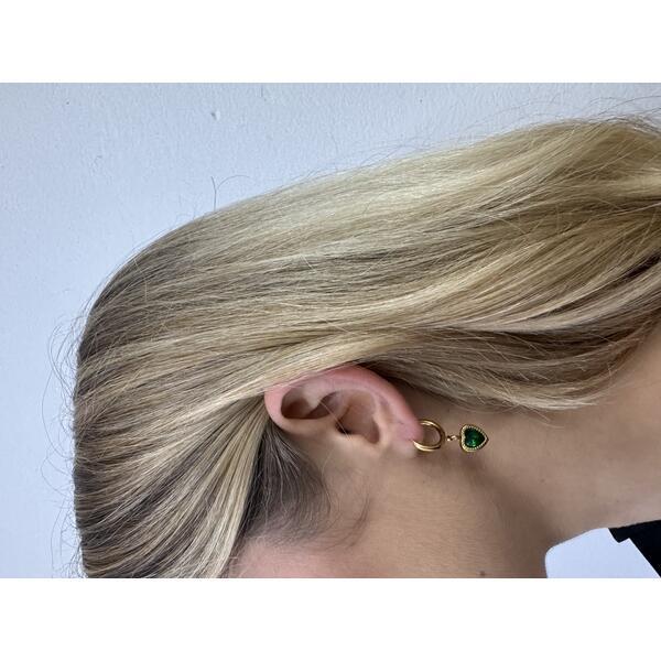 SVNX emerald green heart hoop earrings in gold, UK version