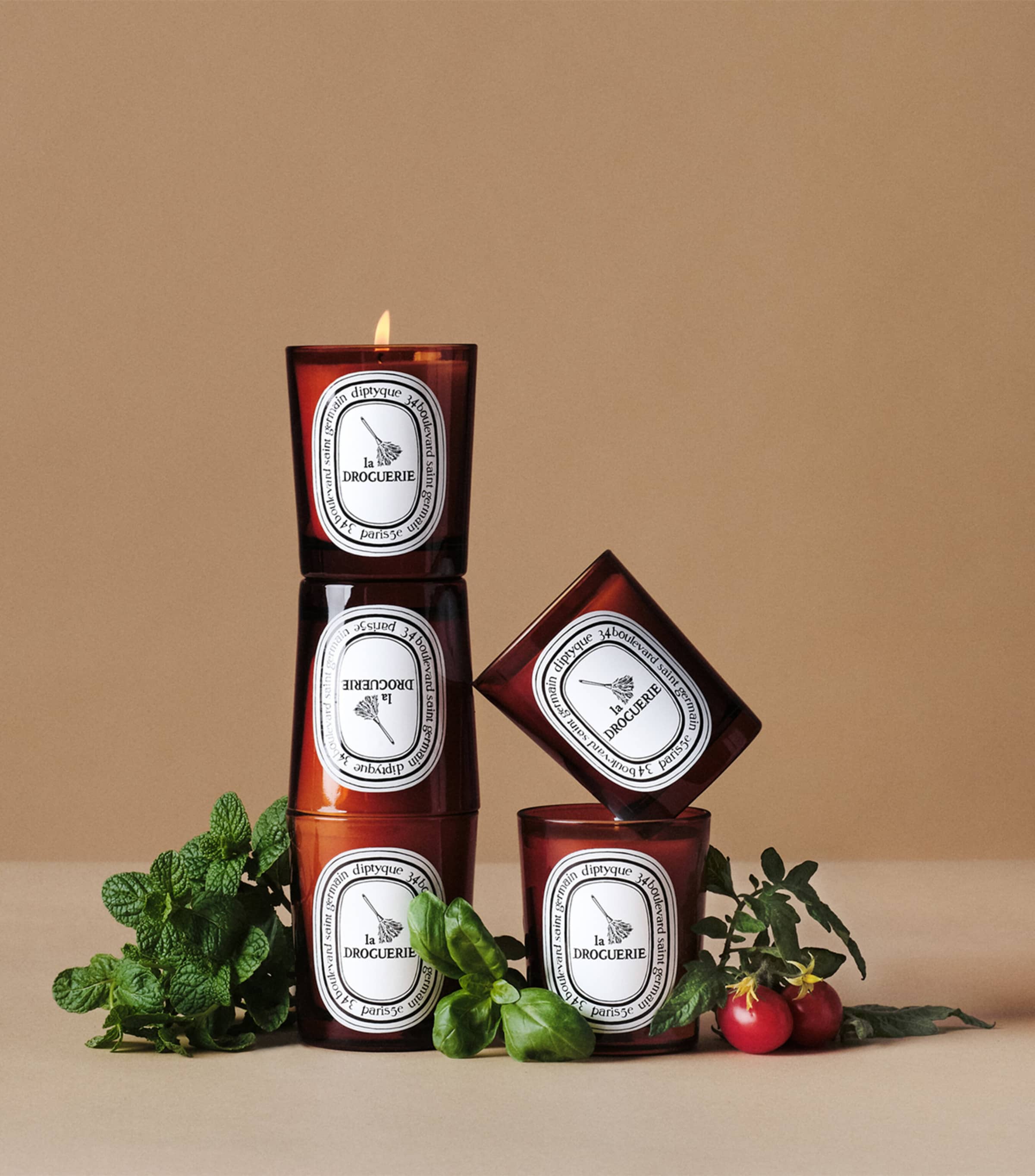 Diptyque La Droguerie odour-removing candle 190g - British product