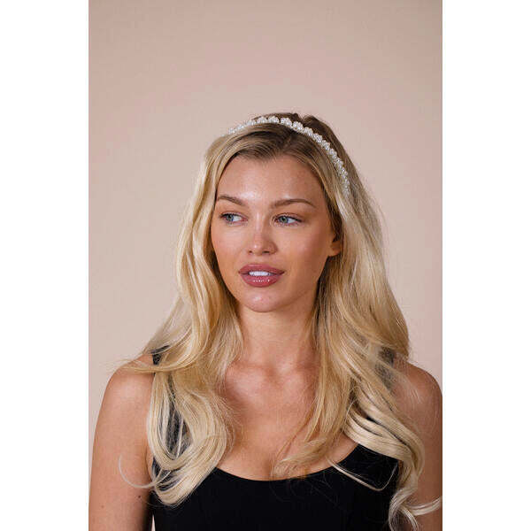 SVNX Minimal Pearl Headband in White (British brand)