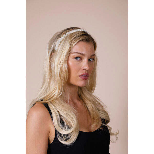 SVNX Minimal Pearl Headband in White (British brand)