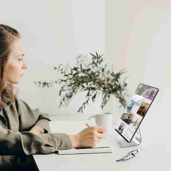 iBeani adjustable aluminium tablet stand silver - British product