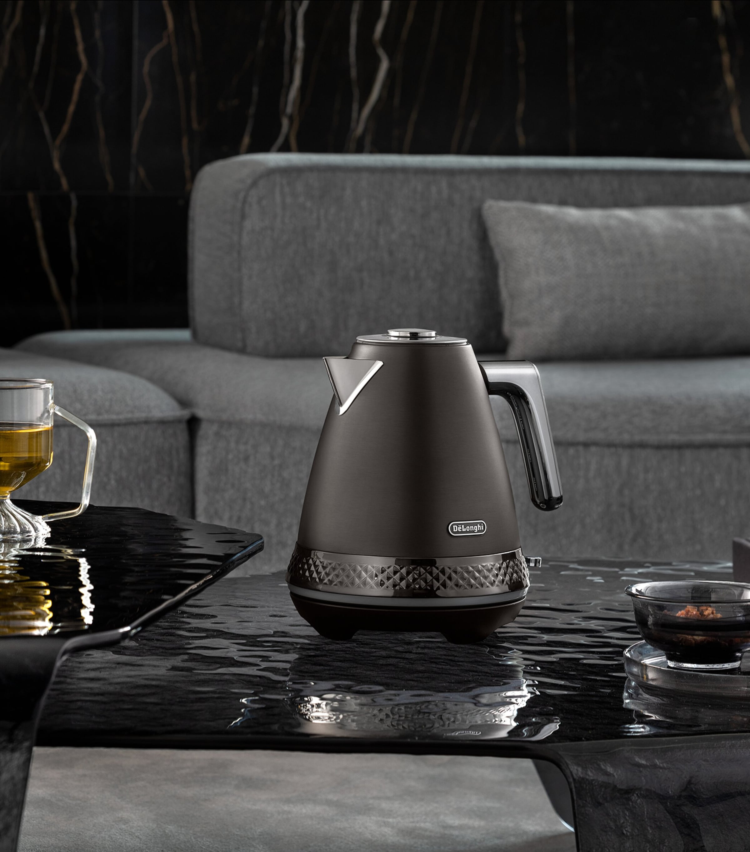 De'Longhi stainless steel Diadema electric kettle - British product
