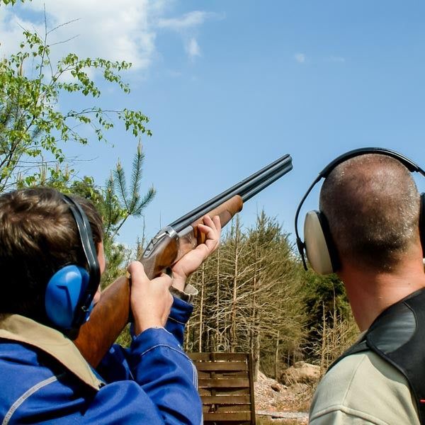 Find Me a Gift Clay Pigeon Shooting for 2 with 100 Clays