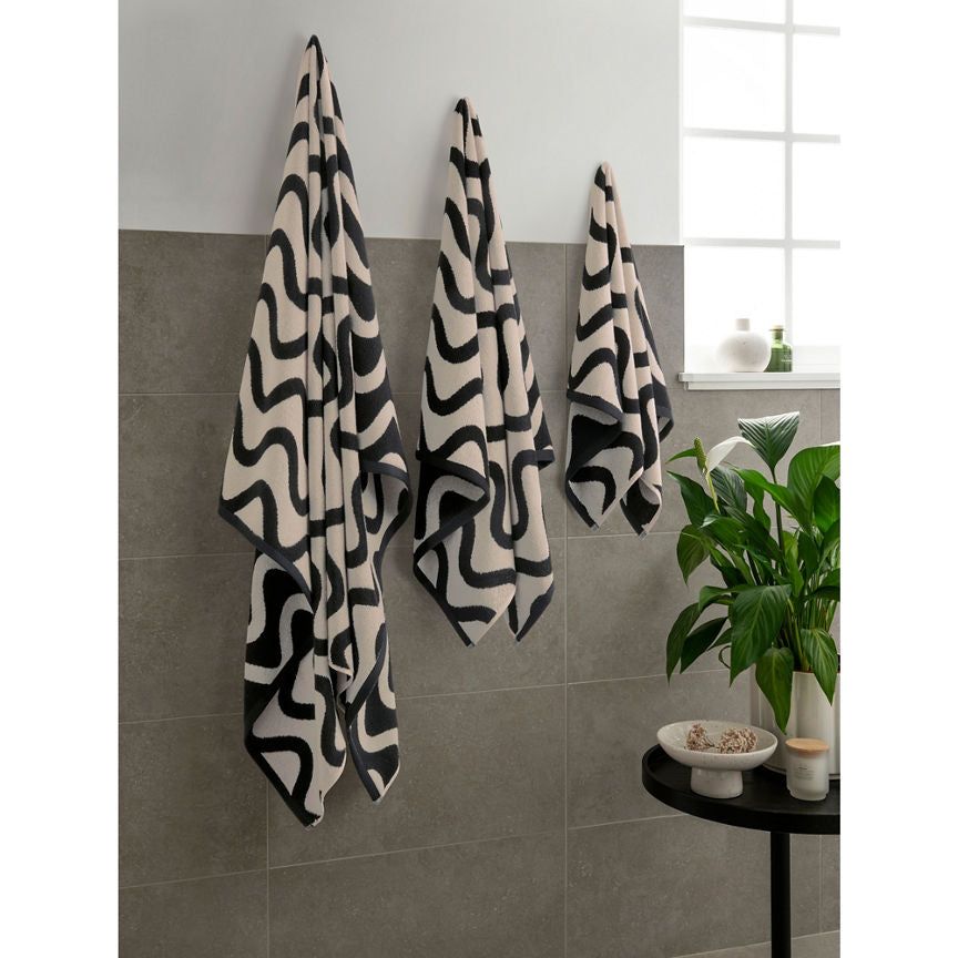 George Home Cream &amp;amp; Black Sculptured Wiggle Bath Towel