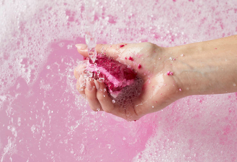 Lush Big Comforter bubble bar, large berry-scented bath product - British product