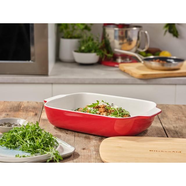 KitchenAid Empire Red, nagy, 32 cm-es kőedény téglalap alakú edény bambusz tetővel