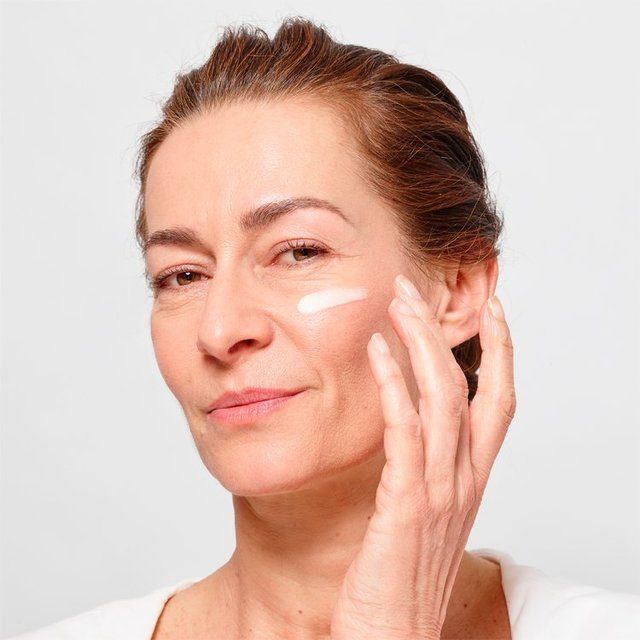 L' Oreal Paris Cell Renew éjszakai krém a ráncok feszességéért és vitalitásáért 50ml