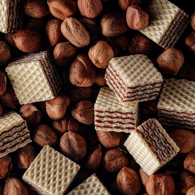 Loacker Hazelnut Napolitaner Quadratini Wafers   125g