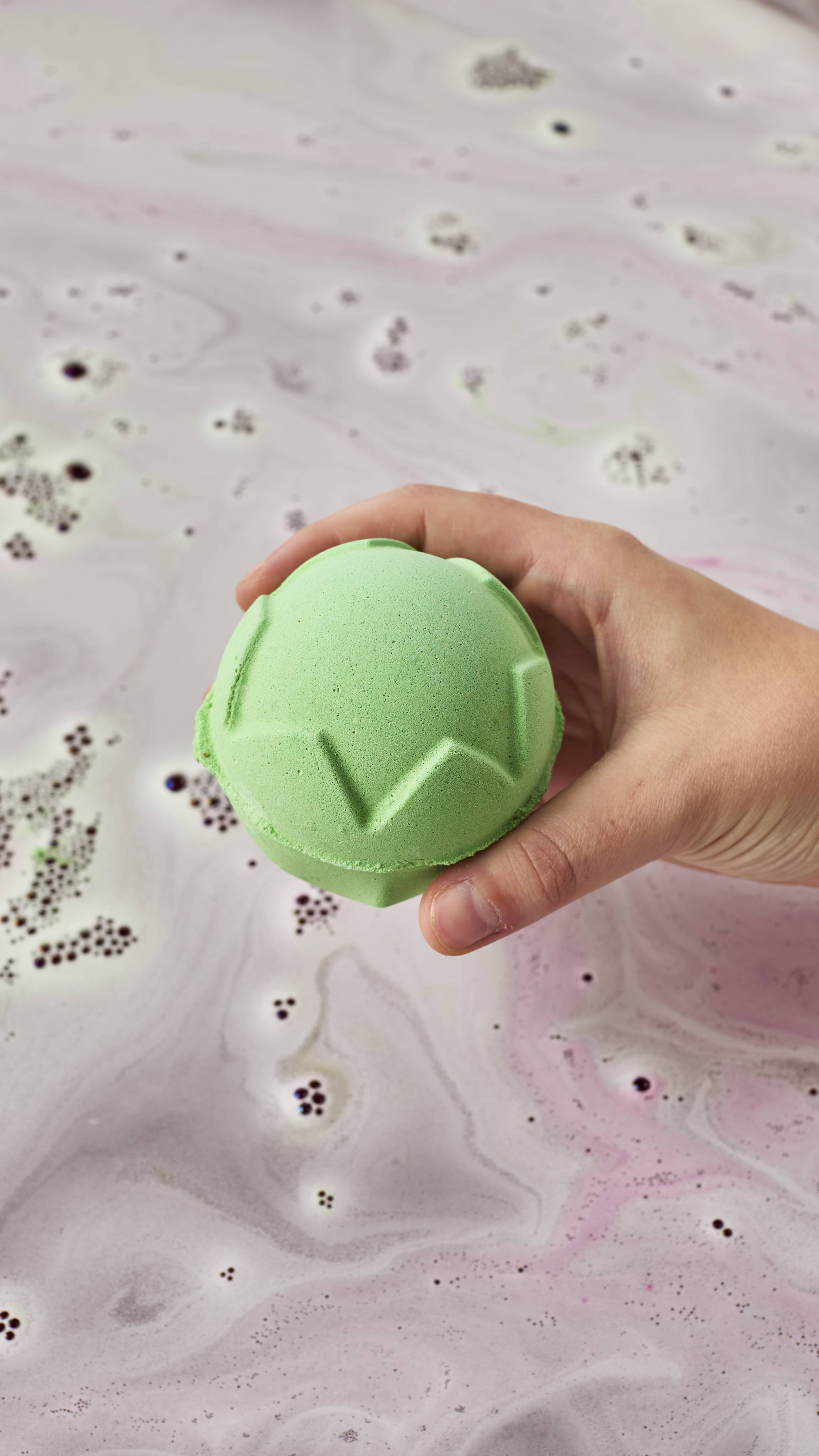 Lush Lord Of Misrule bath bomb - British product
