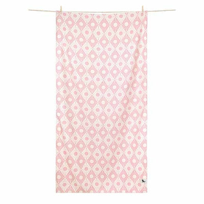 Superdrug Dock & Bay Großes schnell trocknendes Badetuch - Diamond Pink - Online bei McGrocer kaufen