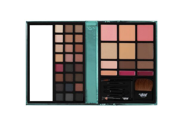 Unleash your creative power to its full potential with the Colour Spell Complete Face Kit