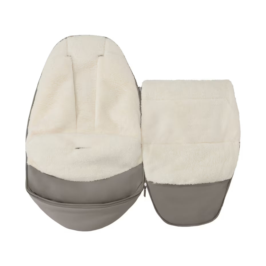 Maxi Cosi 2in1 footmuff in sand and truffle, imported from the UK