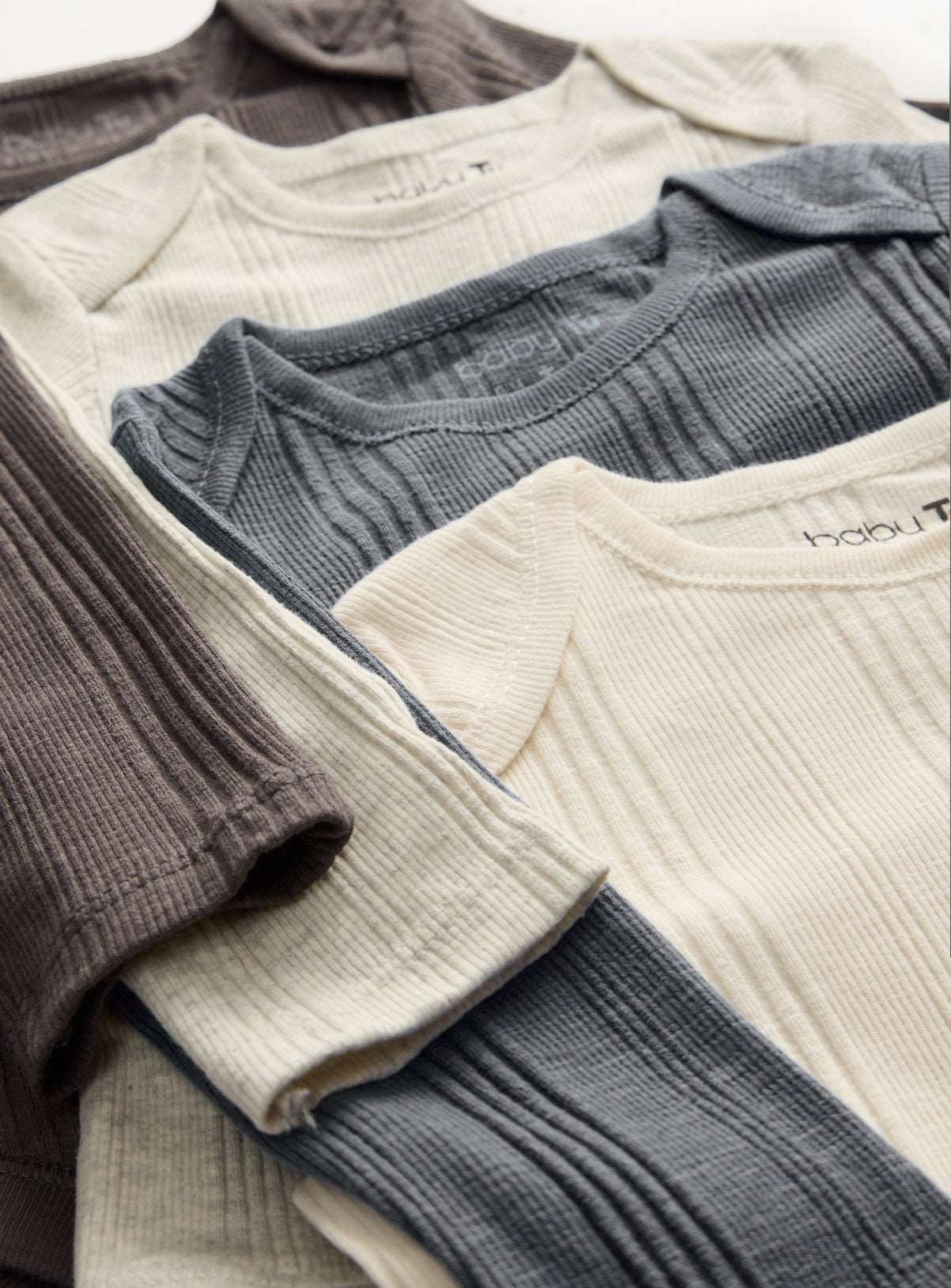 Nøytral Rib Langermet Bodysuit 4 Pack 6-9 måneder