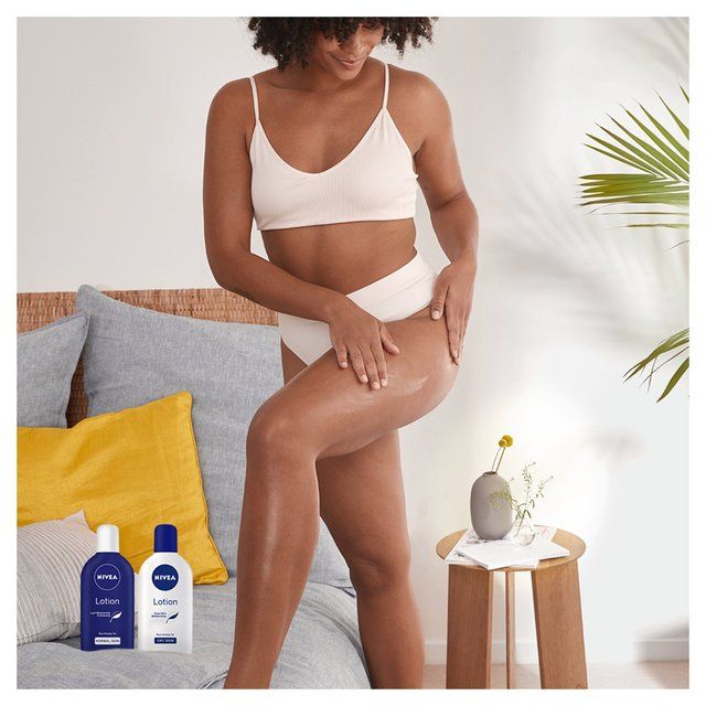 NIVEA Body Lotion Light Moisturising &amp;amp; Cleansing   250ml