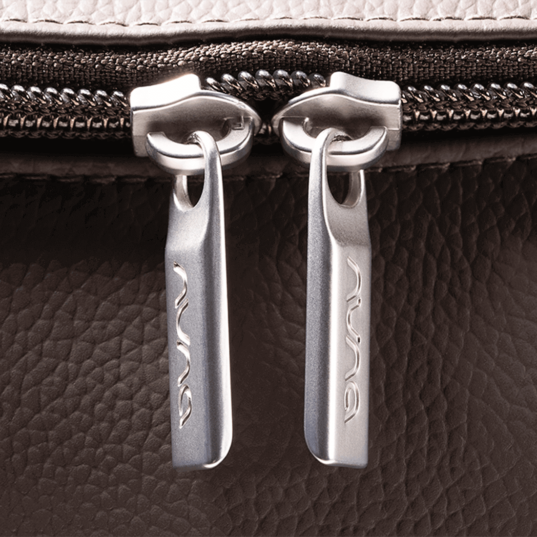 Nuna changing bag BMW Edition Espresso, UK version