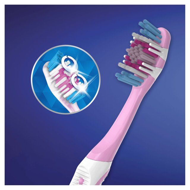 Oral-B 3D White Brilliance 40 közepes fogkefe