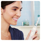 Oral-B CrossAction Toothbrush Heads - White   4 per pack