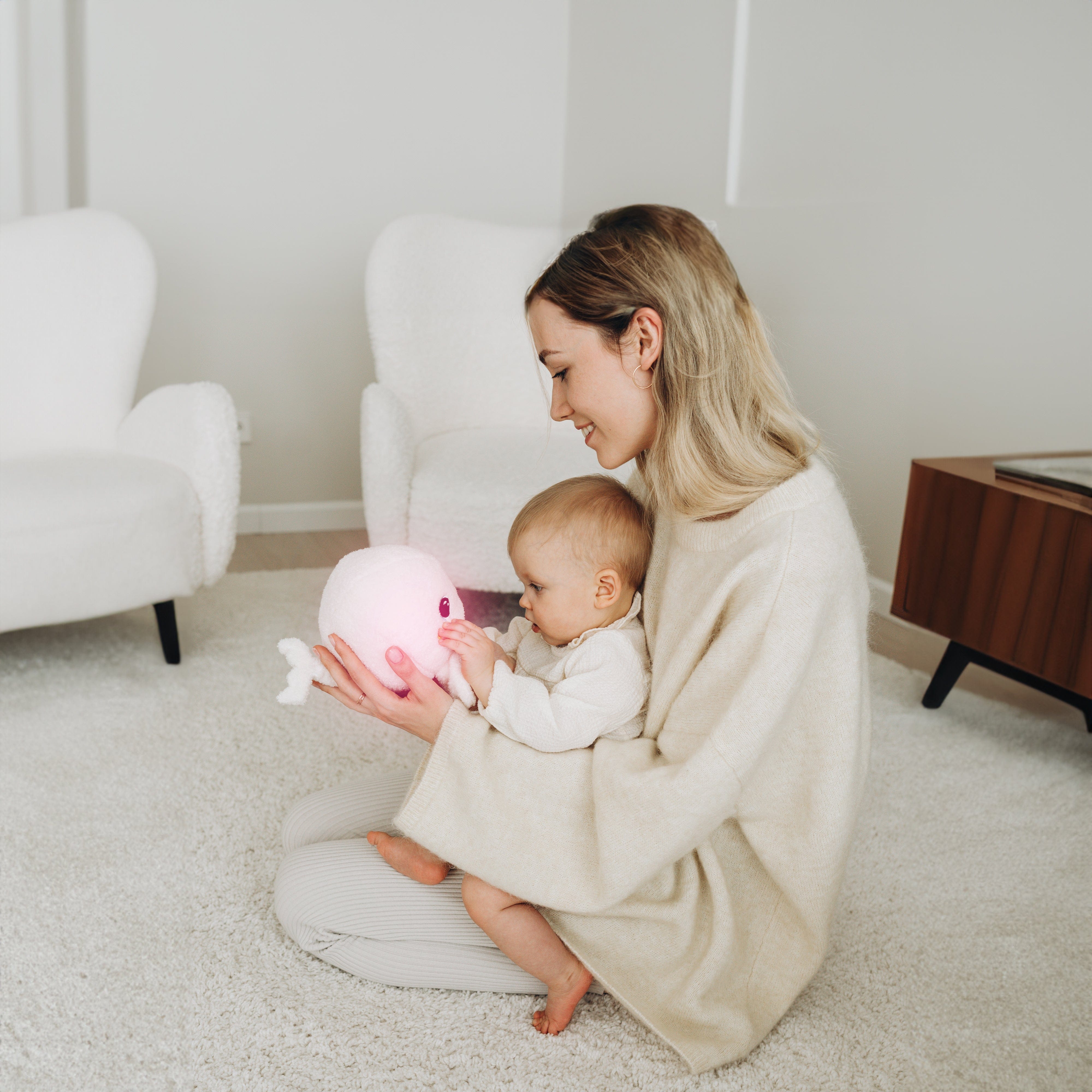 Pabobo Sound Soother Beluga Whale plush night light, UK version