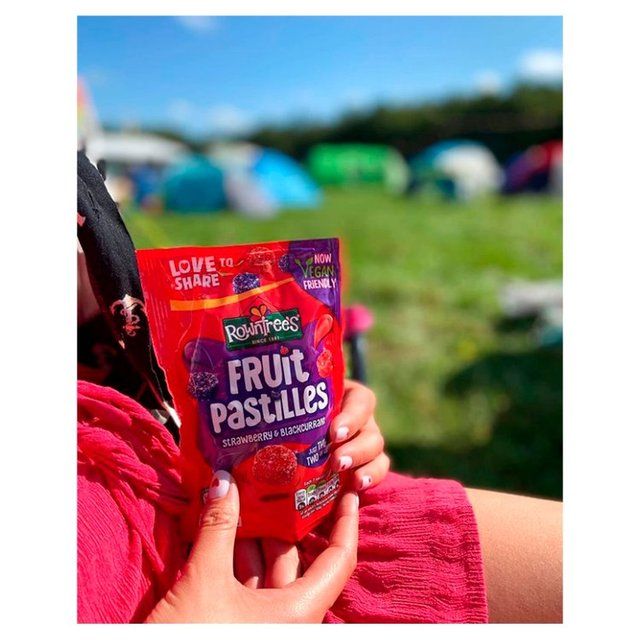 Rowntree's Fruit Pastilles Strawberry &amp;amp; Blackcurrant Sweets Sharing Bag   143g
