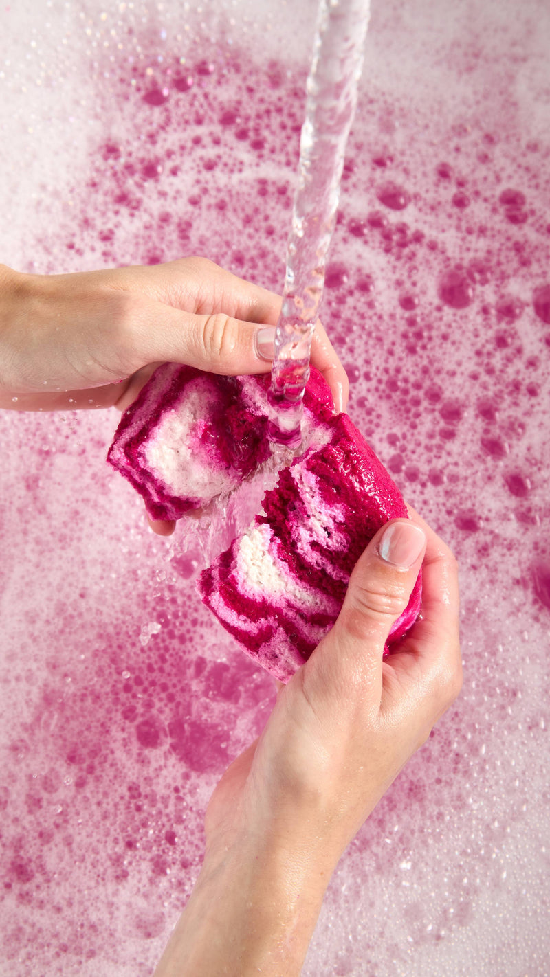 Bubble bar The Comforter fruity blackcurrant scent (British brand)